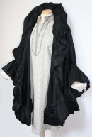 Uno degli abiti in mostra