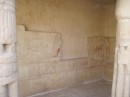 la parete della tomba di Horemheb prima del posizionamento della copia del rilievo