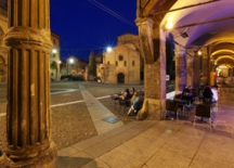 Piazza Santo Stefano di sera