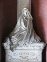 Certosa di Bologna - Galleria del Chiostro VI, Tomba Osti, part. Opera in marmo di Diego Sarti (1850 - 1914)