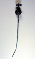 Cloak pin with a large glass pearl forming its head