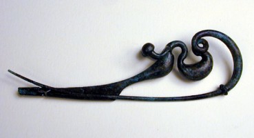 Dragon-type fibula