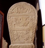 Stele funeraria con scena di viaggio del defunto