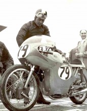 Libero Liberati con la Moto Morini 250 all’Aerautodromo di Modena, 1959, Maurizio Morini, Archivio personale
