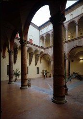 Cortile del Museo Civico Medievale Cortile del Museo Civico Medievale
