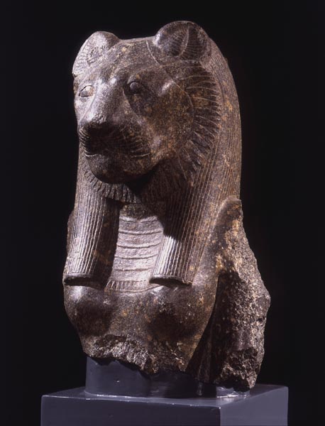 Busto in pietra della dea Sekhmet
